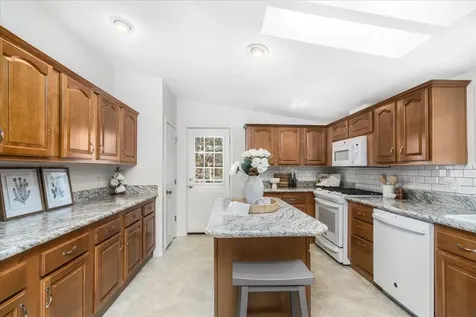 80 Ledgewood Way Manchester NH 03104