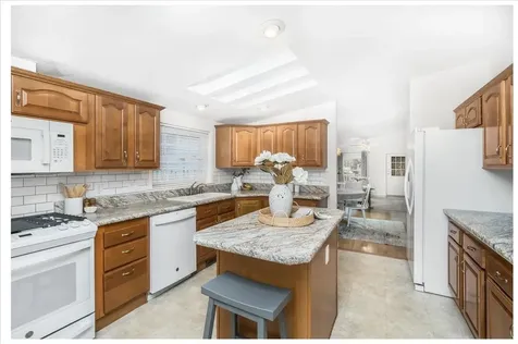 80 Ledgewood Way Manchester NH 03104