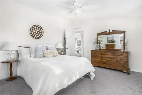 80 Ledgewood Way Manchester NH 03104