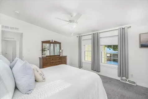 80 Ledgewood Way Manchester NH 03104