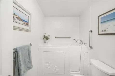 80 Ledgewood Way Manchester NH 03104