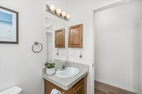 80 Ledgewood Way Manchester NH 03104