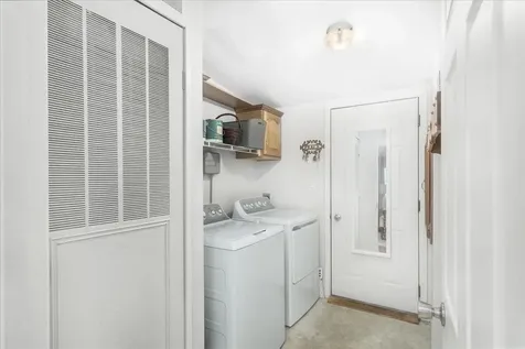 80 Ledgewood Way Manchester NH 03104