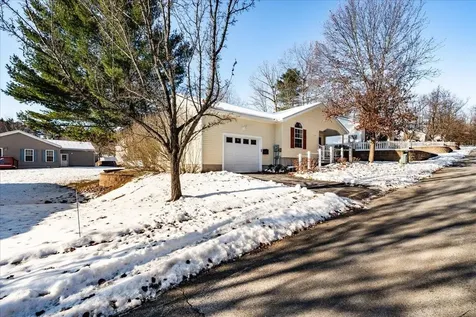 80 Ledgewood Way Manchester NH 03104