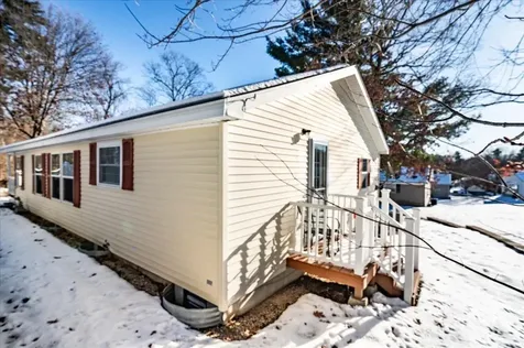 80 Ledgewood Way Manchester NH 03104