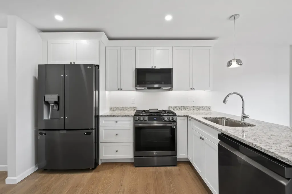 3 Autumn Lane Raymond NH 03077