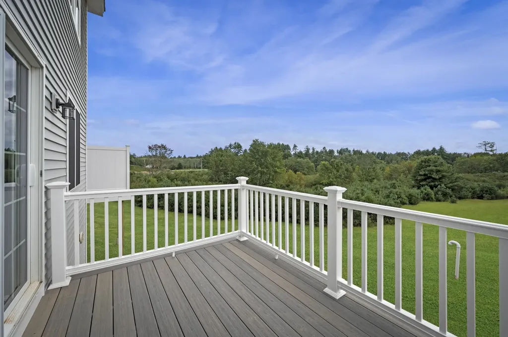 3 Autumn Lane Raymond NH 03077