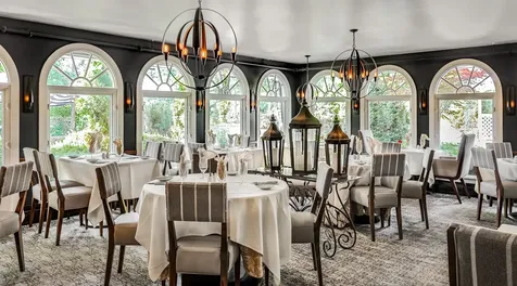 21 Grand Avenue Bedford NH 03110