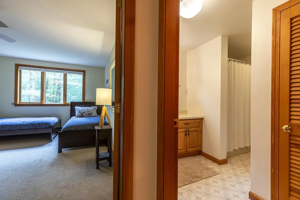 5 Linscott Road Winhall VT 05340