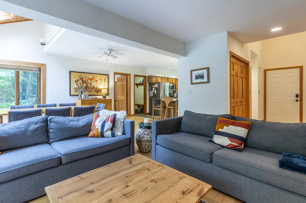 5 Linscott Road Winhall VT 05340