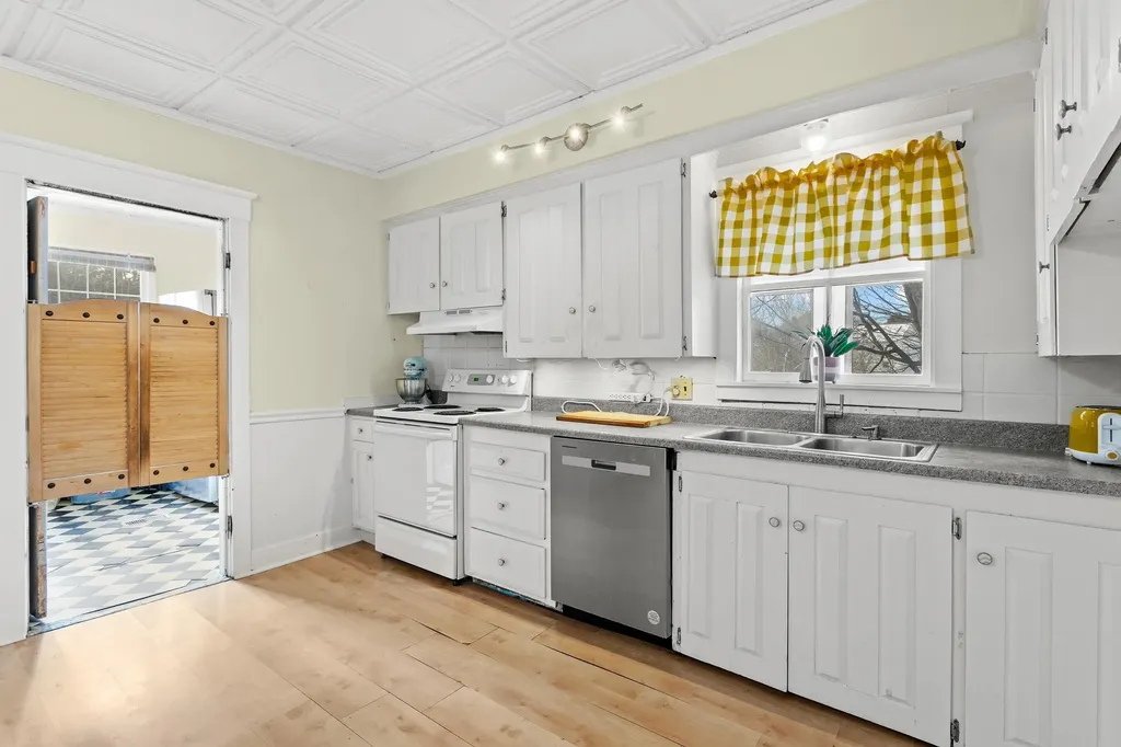 12 S Mast Street Goffstown NH 03045