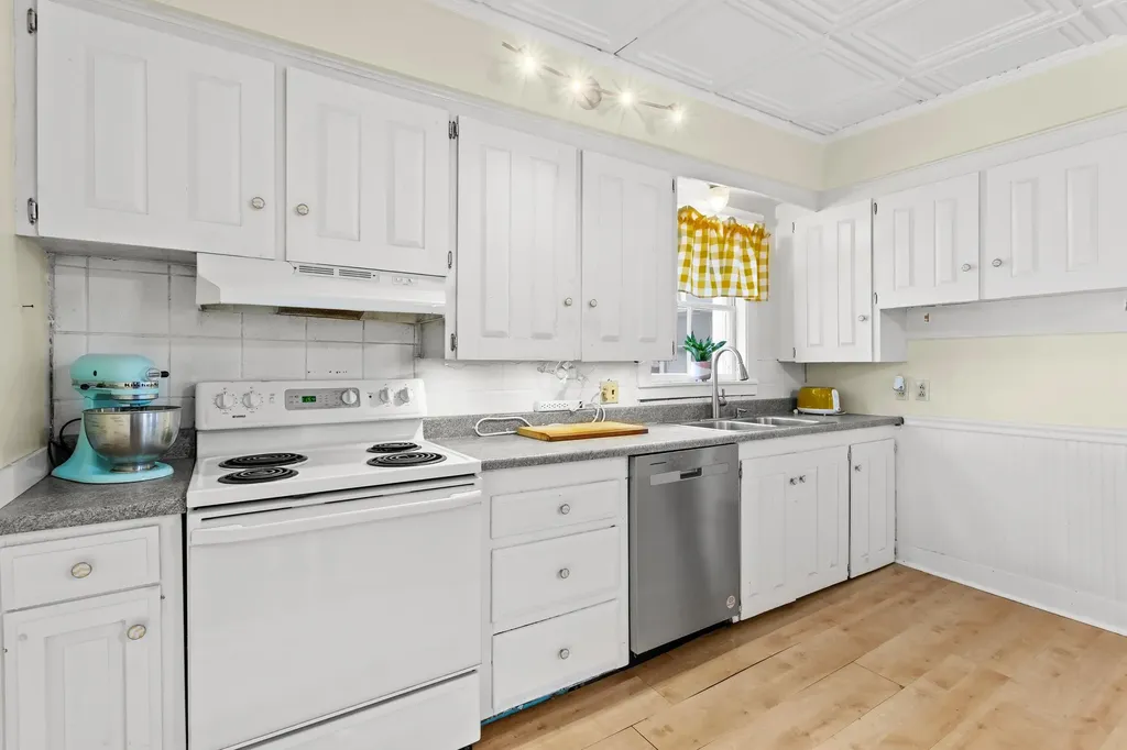 12 S Mast Street Goffstown NH 03045