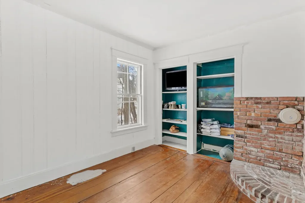 12 S Mast Street Goffstown NH 03045