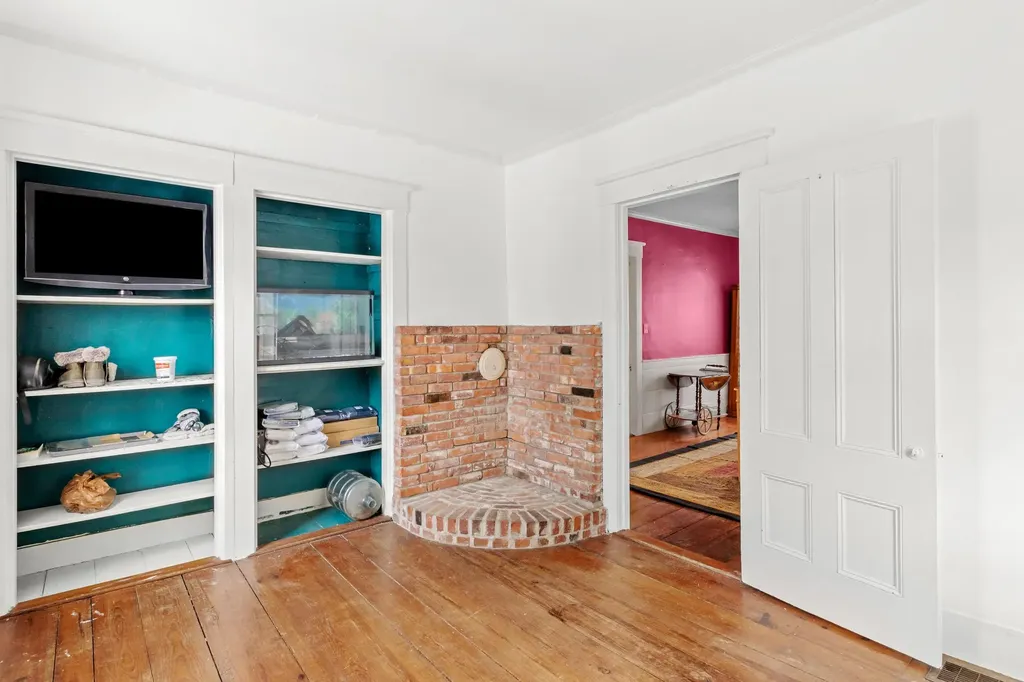12 S Mast Street Goffstown NH 03045