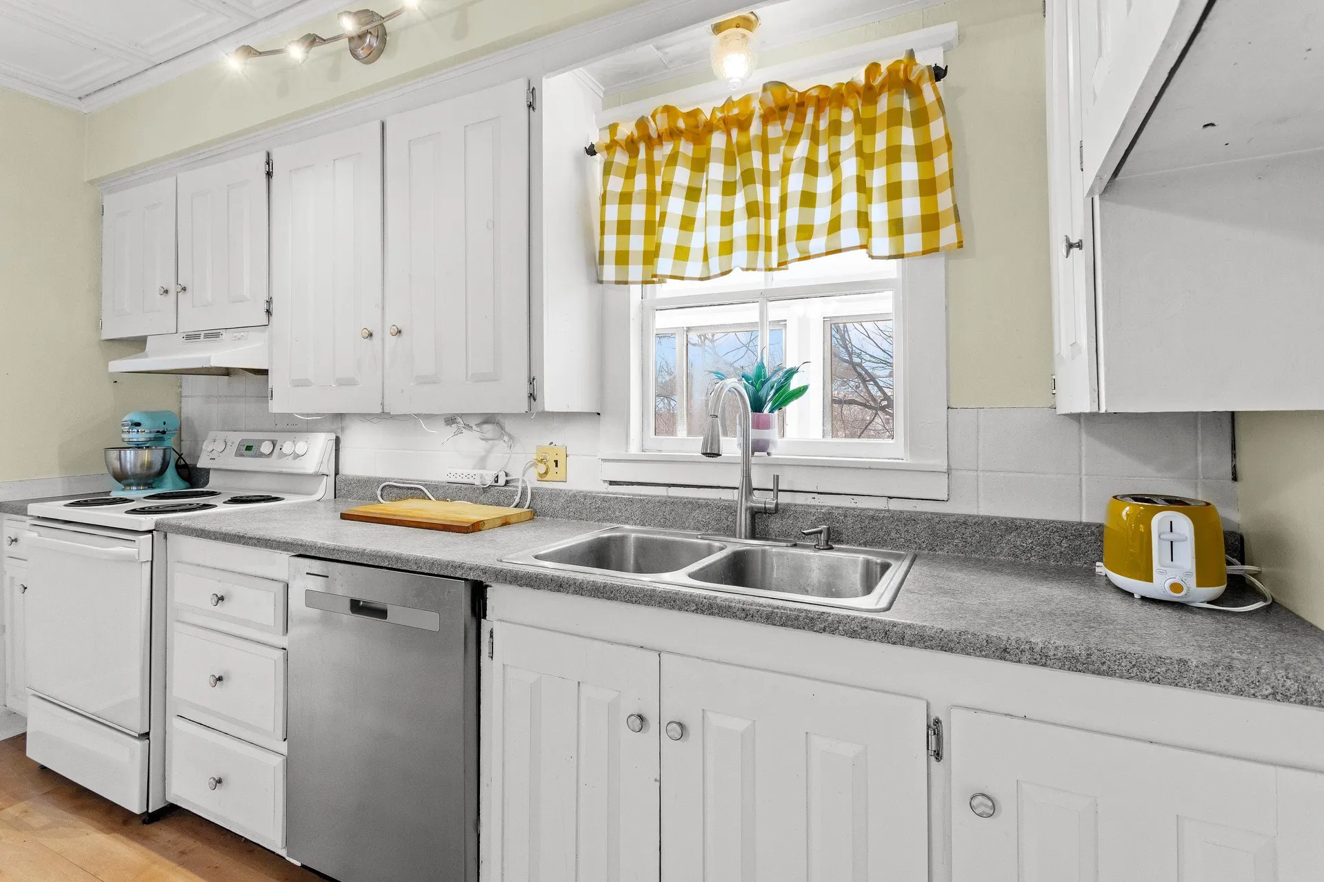 12 S Mast Street Goffstown NH 03045