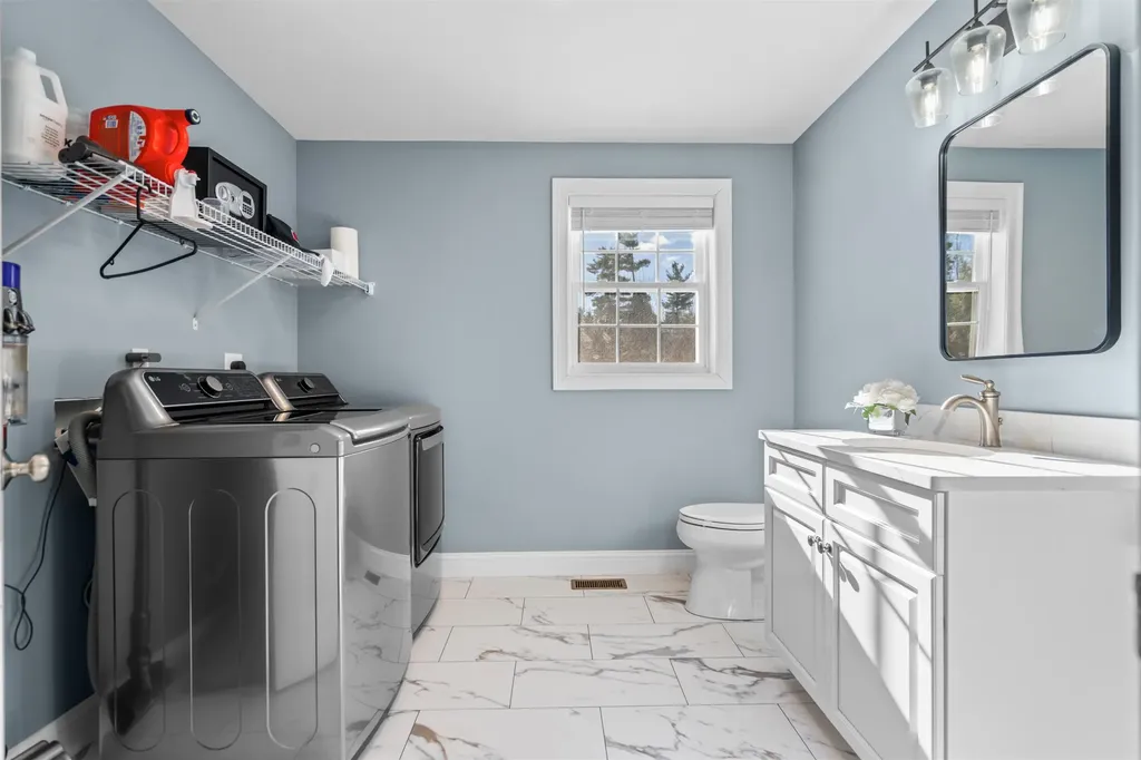 78 Back Road Danville NH 03819