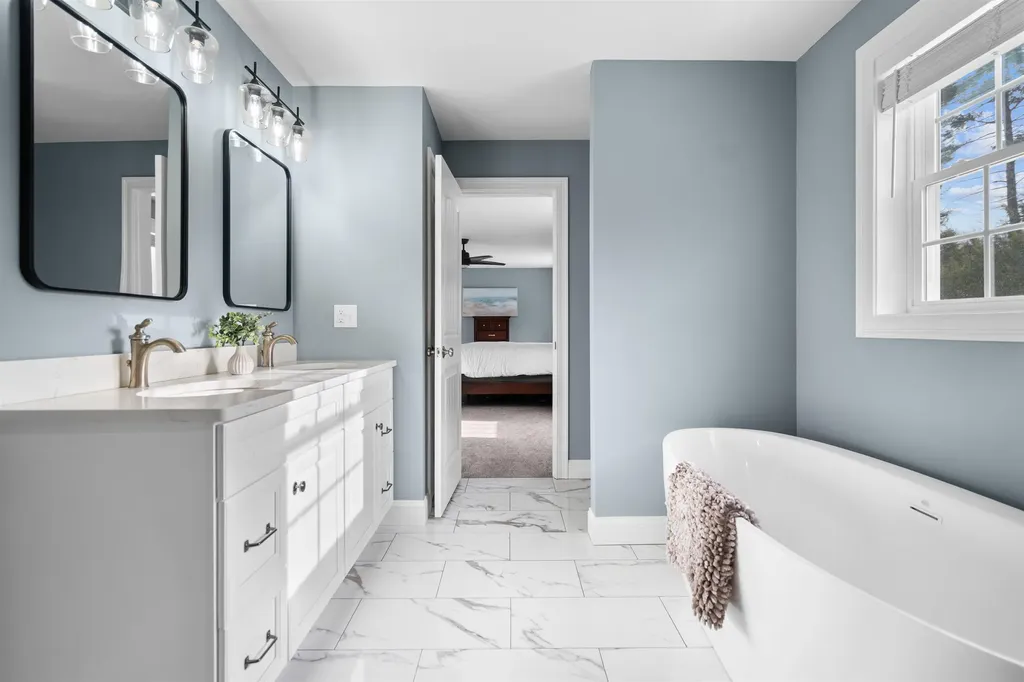 78 Back Road Danville NH 03819