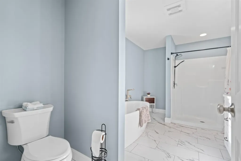 78 Back Road Danville NH 03819