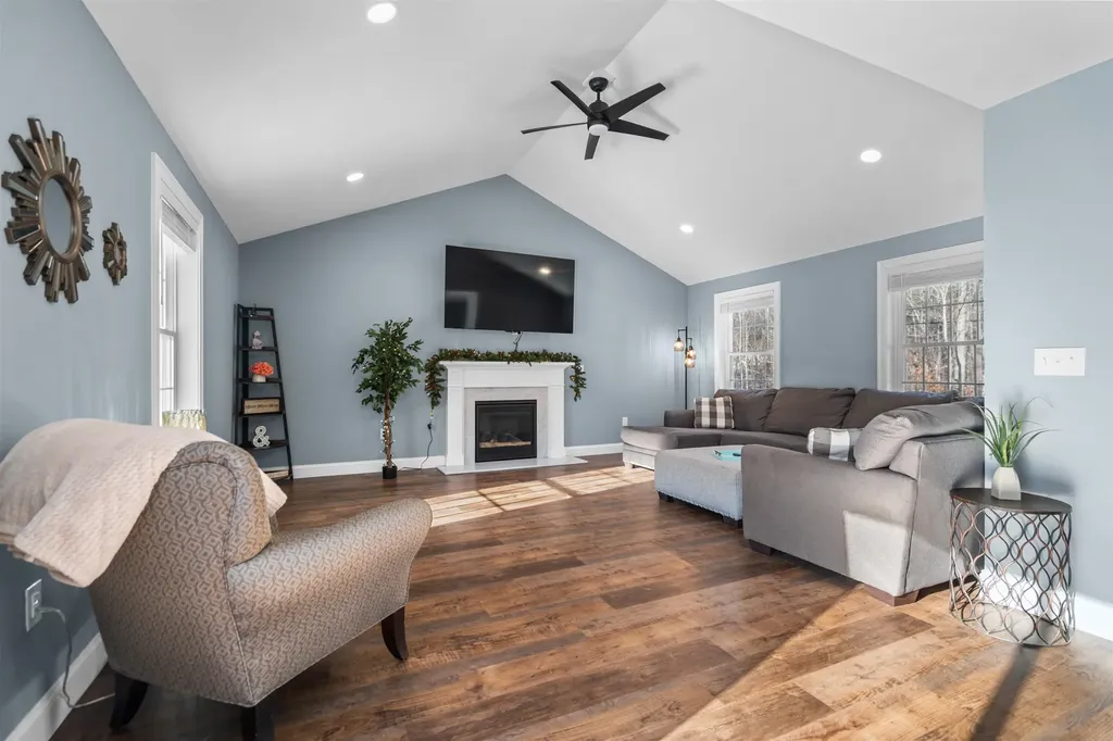 78 Back Road Danville NH 03819