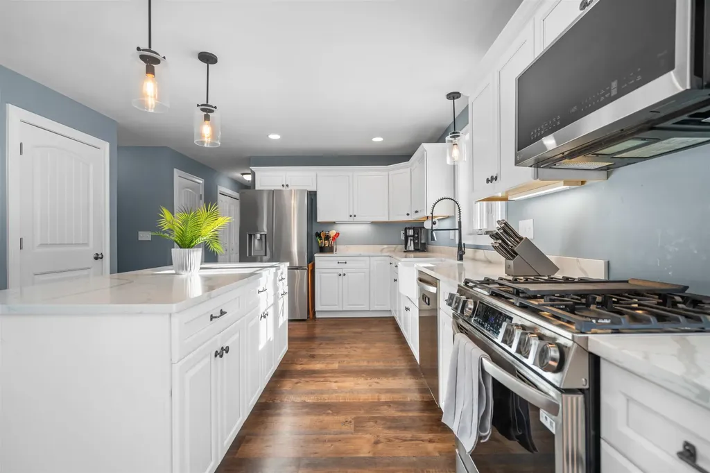 78 Back Road Danville NH 03819