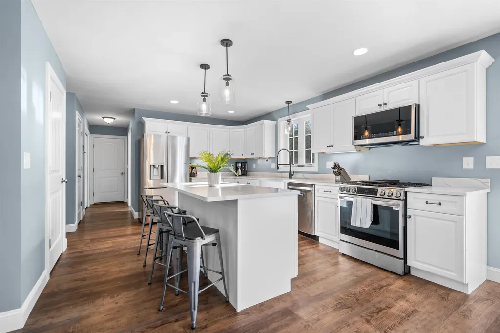 78 Back Road Danville NH 03819