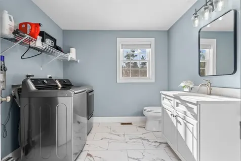 78 Back Road Danville NH 03819