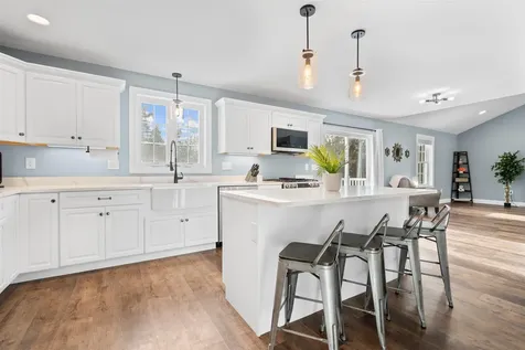 78 Back Road Danville NH 03819