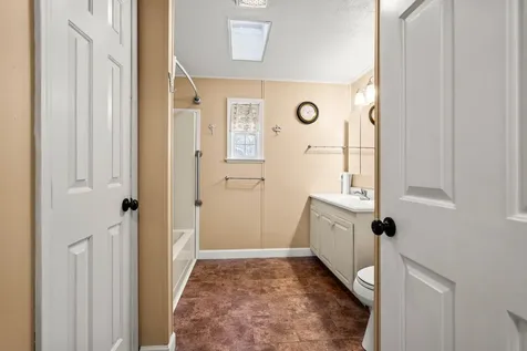 17 Lilac Court Raymond NH 03077