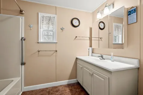 17 Lilac Court Raymond NH 03077