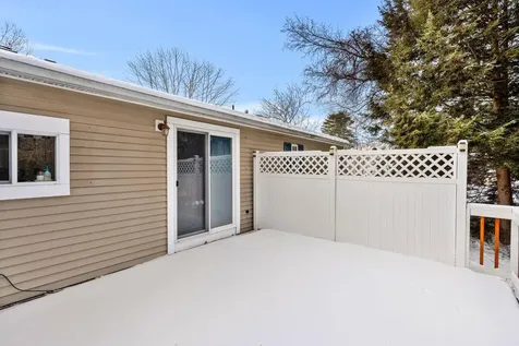 17 Lilac Court Raymond NH 03077