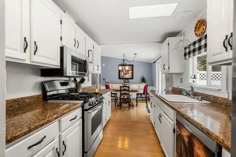 17 Lilac Court Raymond NH 03077