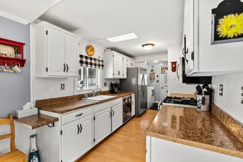 17 Lilac Court Raymond NH 03077