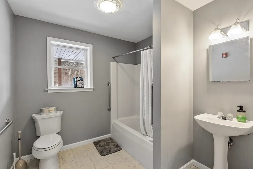 85 Pierce Road Fitzwilliam NH 03447