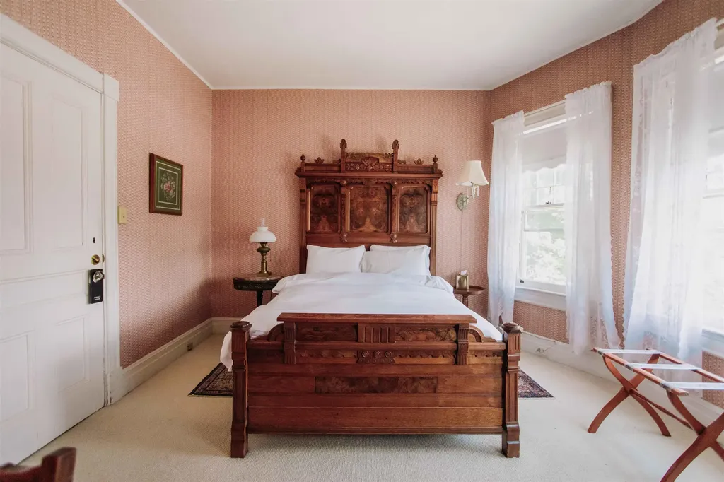 124 Elm Street Bennington VT 05201