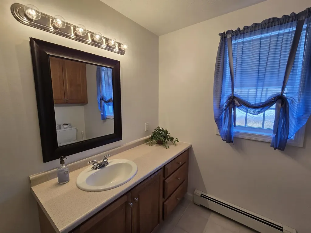 43 Abbey Road Brentwood NH 03833