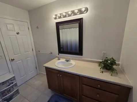 43 Abbey Road Brentwood NH 03833