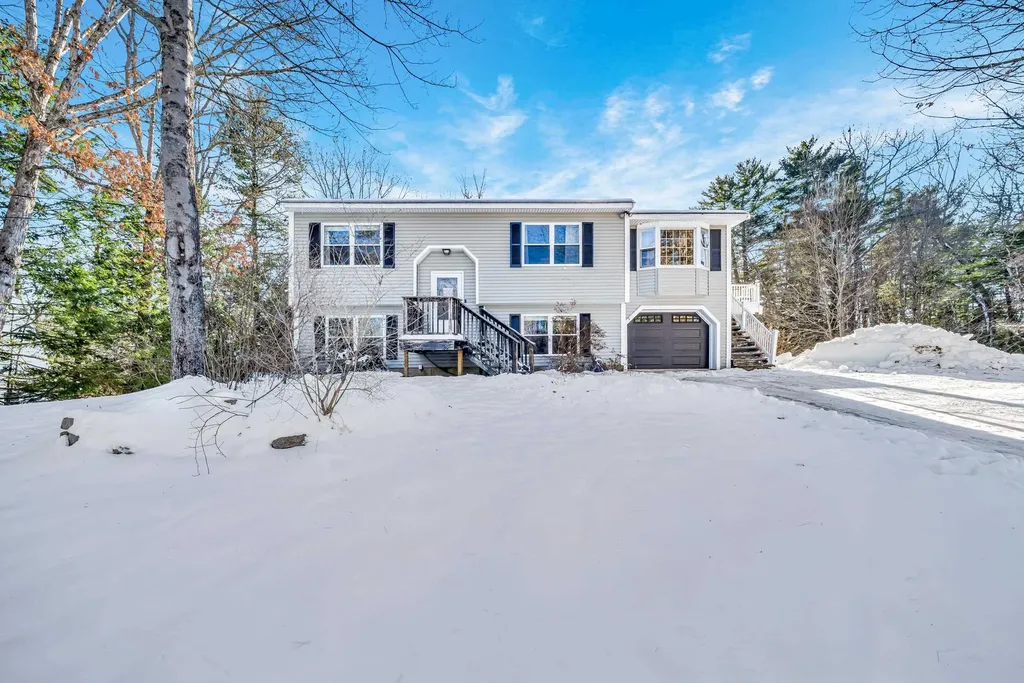 4 Coolidge Way Raymond NH 03077
