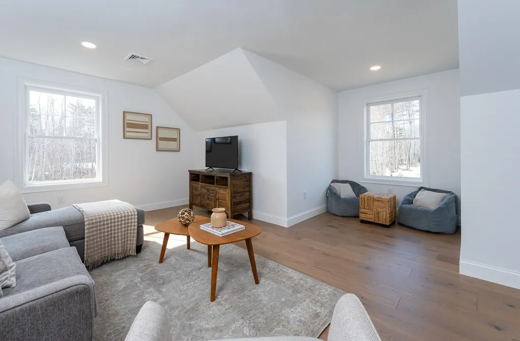 37 Colby Farm Road Chester NH 03036