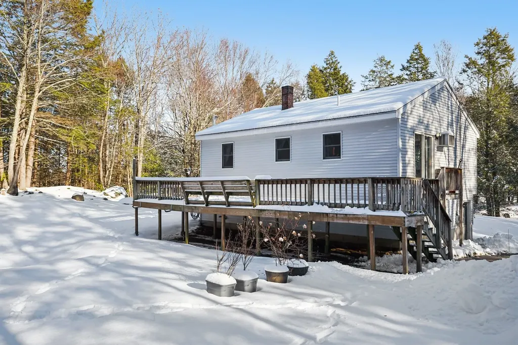 23 Wymans Landing Danville NH 03819