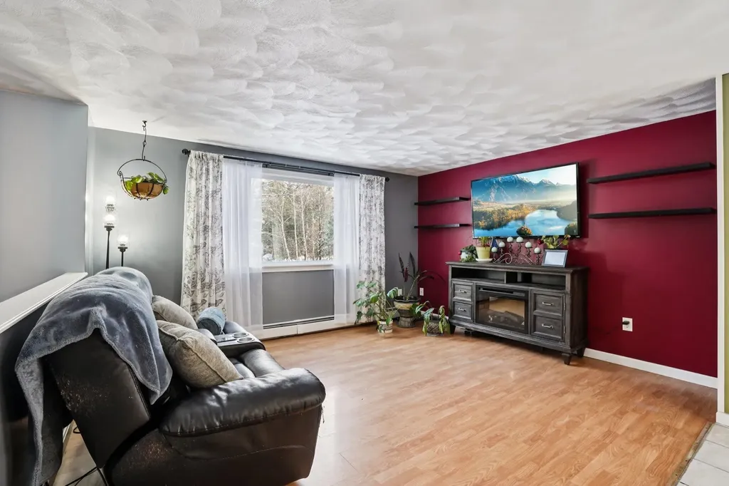 23 Wymans Landing Danville NH 03819