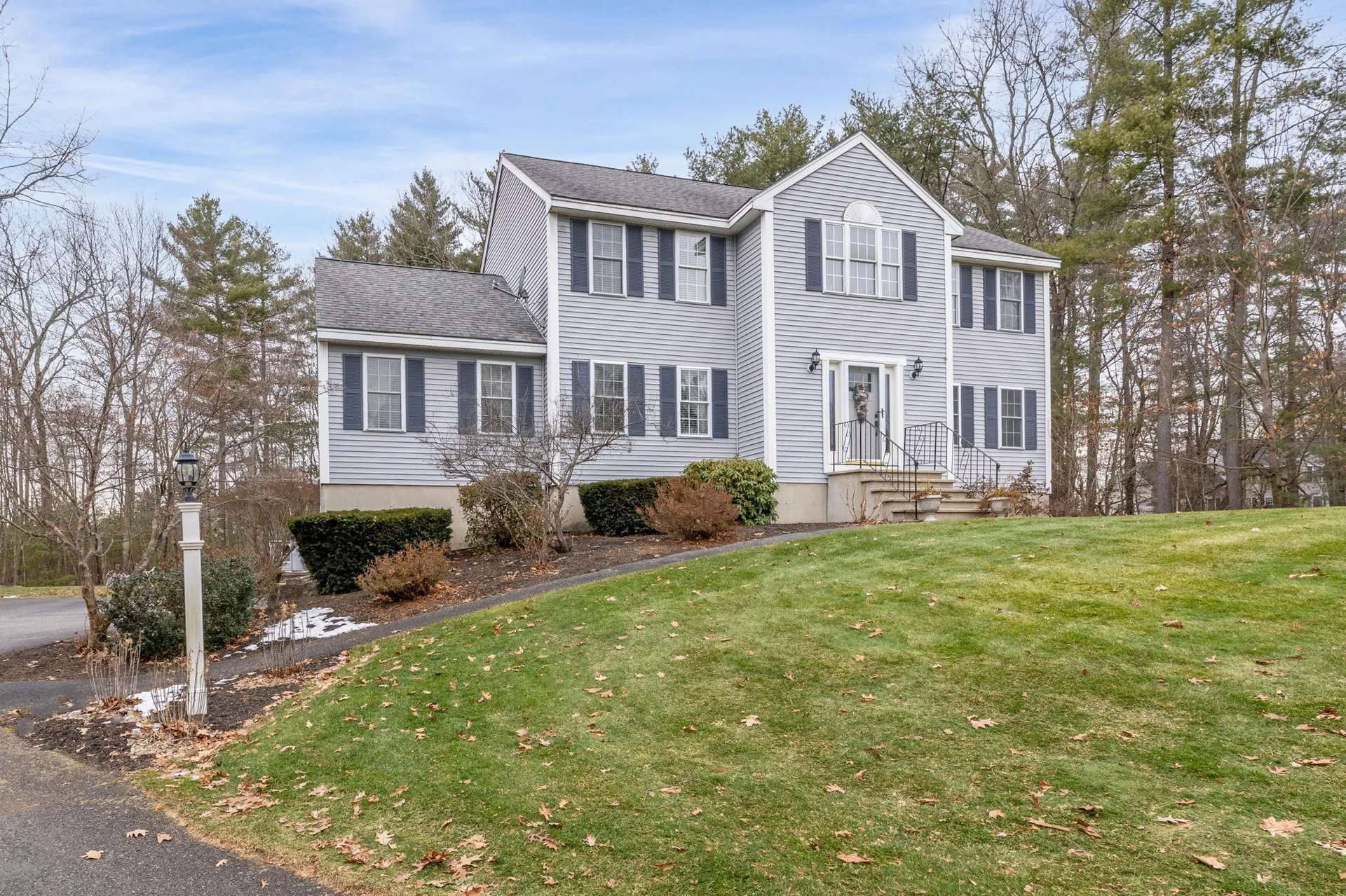 19 Colonial Drive Londonderry NH 03053