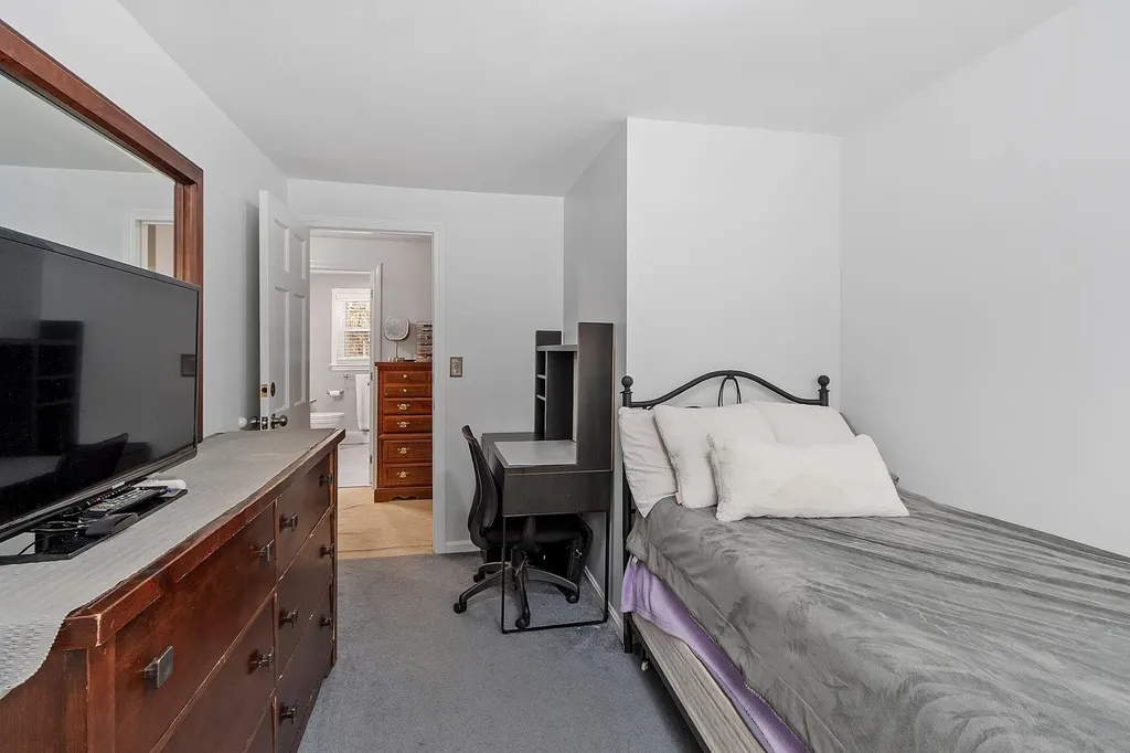 8 Blueberry Road Derry NH 03038