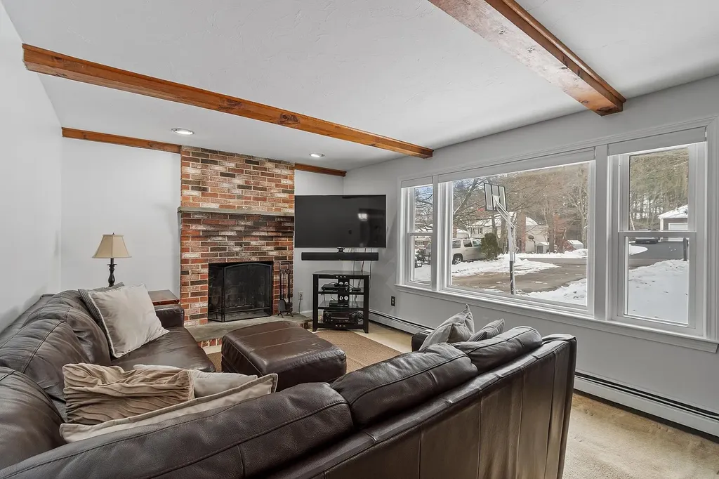 8 Blueberry Road Derry NH 03038