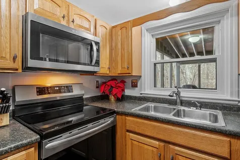 8 Blueberry Road Derry NH 03038