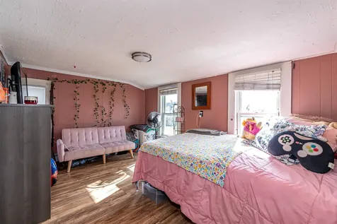 10 North Main Street Derry NH 03038