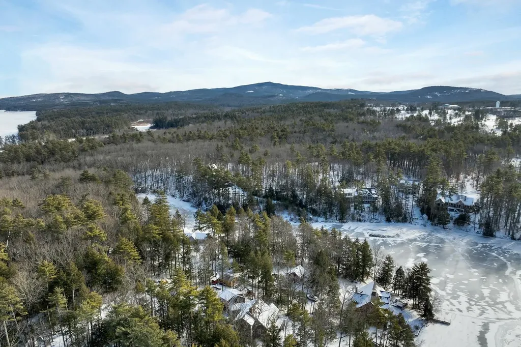 42 Kings Pine Road Wolfeboro NH 03894