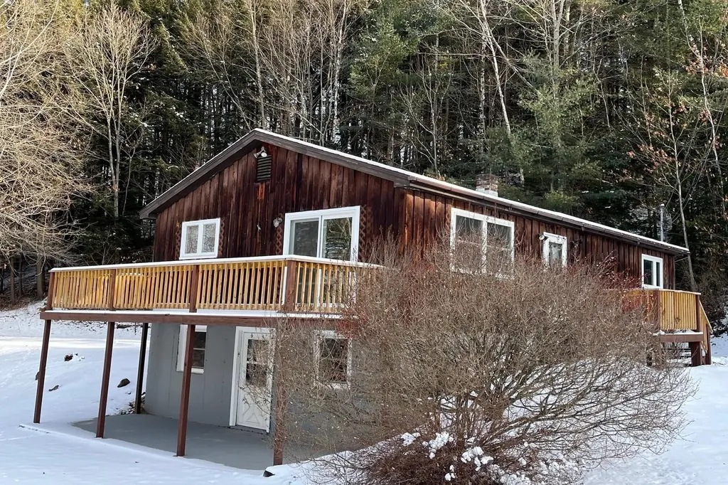 37 Sangamon Road Pittsford VT 05763
