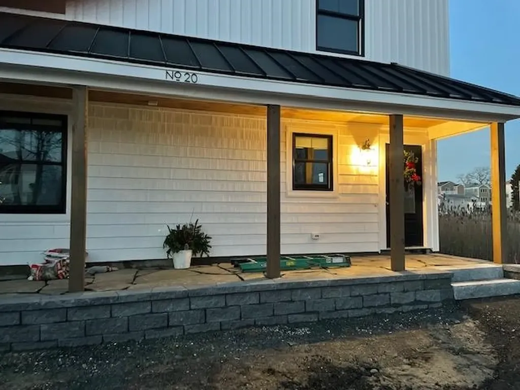 20 Gill Street Hampton NH 03842-4245