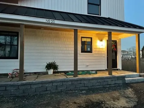 20 Gill Street Hampton NH 03842-4245