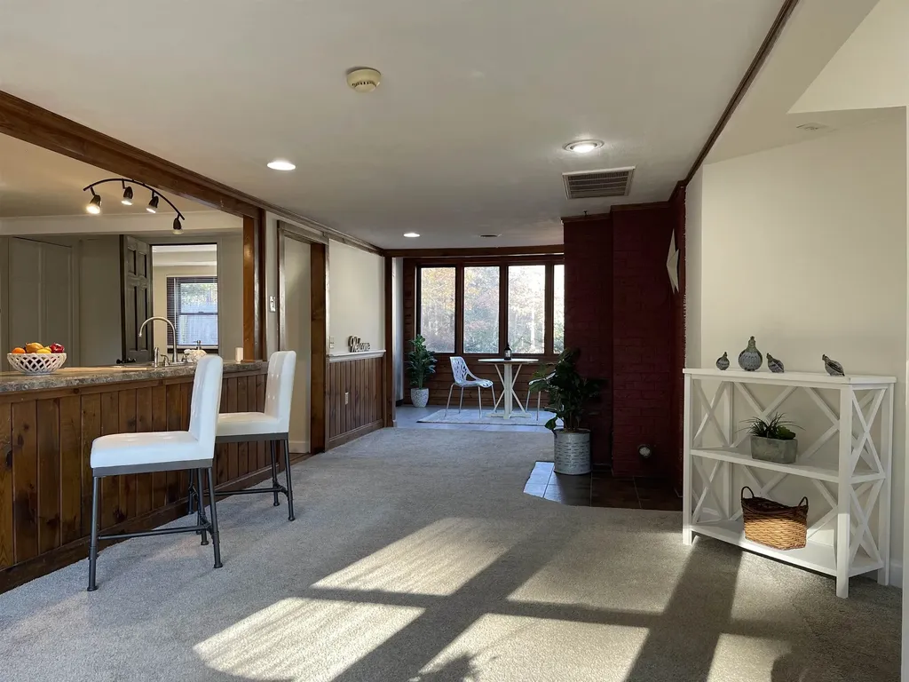 11 North Road Kingston NH 03848